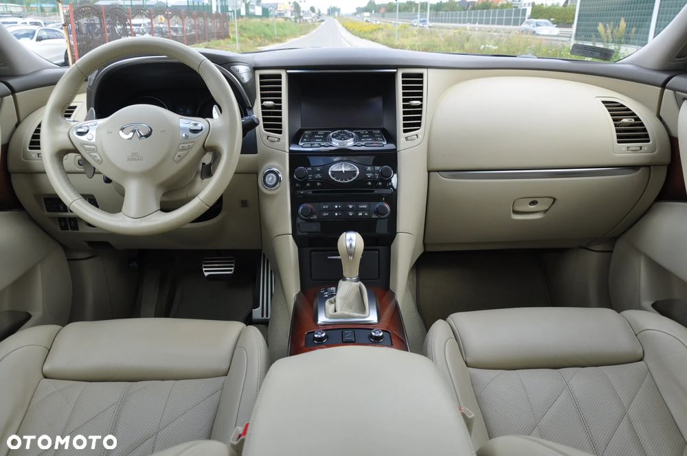 Infiniti QX70 - 25