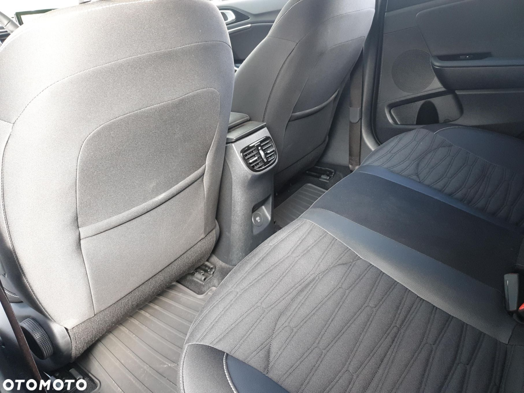 Kia ProCeed 1.5 T-GDI GT Line - 23