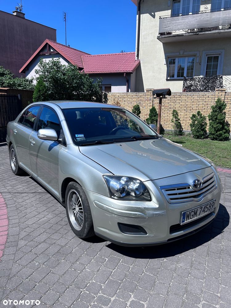 Toyota Avensis 1.6 VVT-i Luna - 2