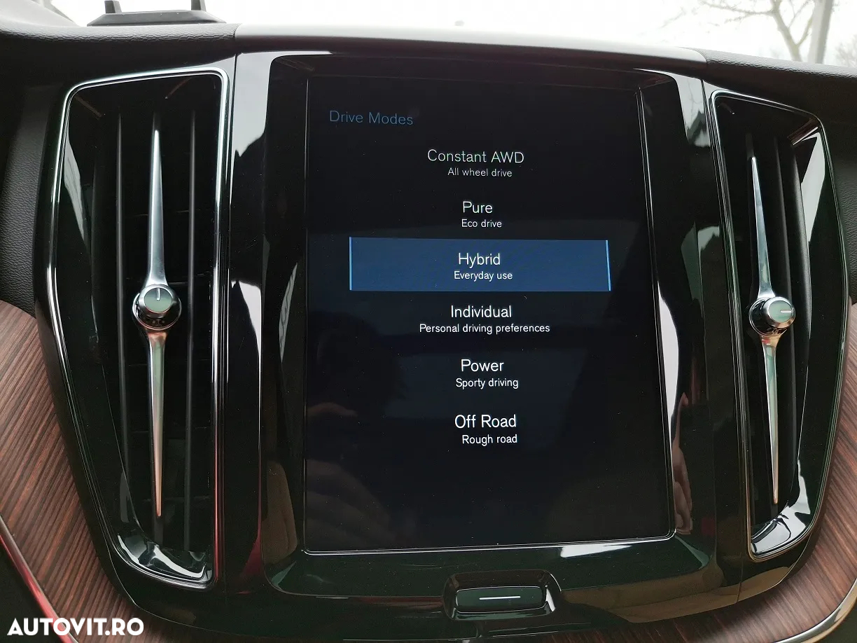 Volvo XC 60 T8 Twin Engine AWD Momentum Pro - 22