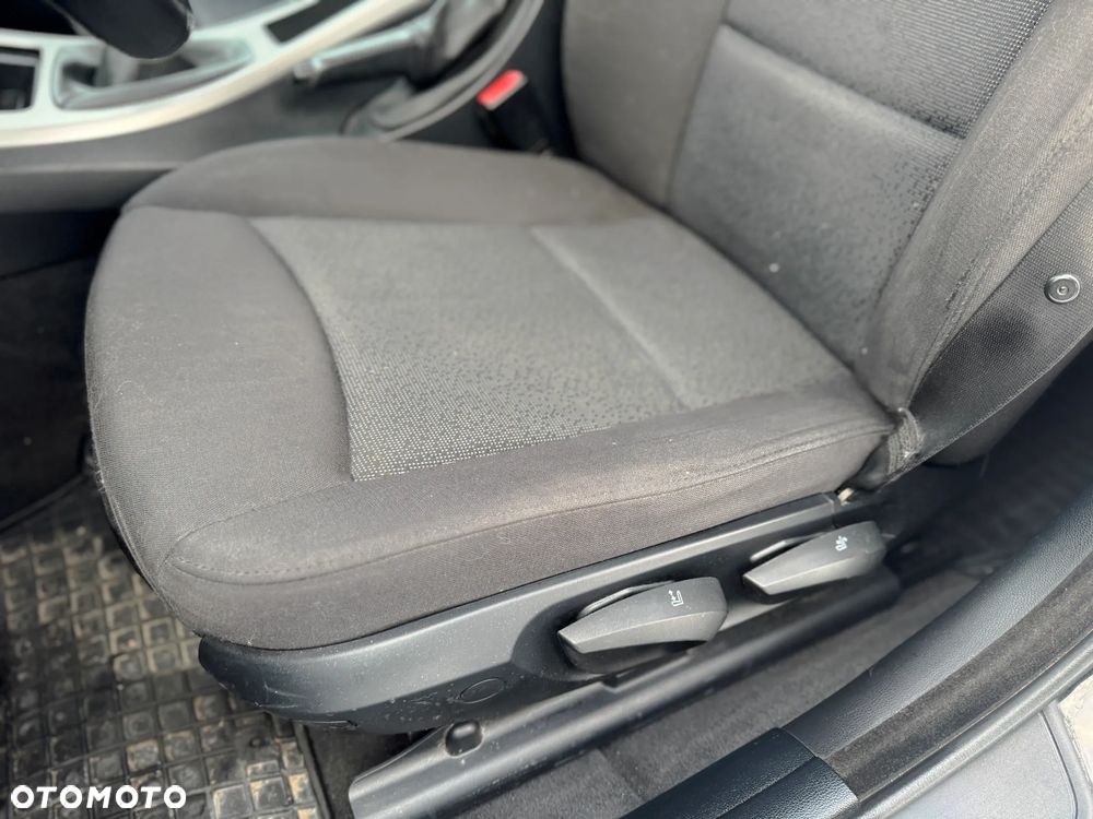BMW Seria 3 318d DPF Edition Sport - 28