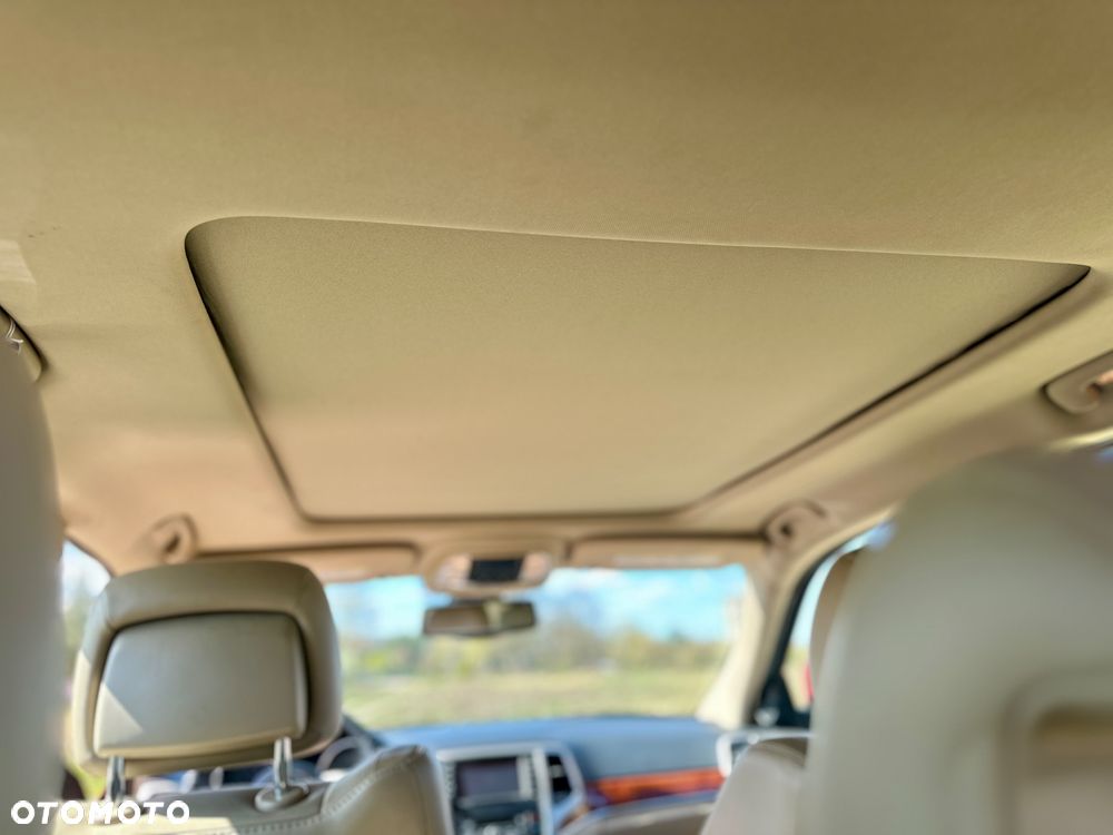 Jeep Grand Cherokee - 22