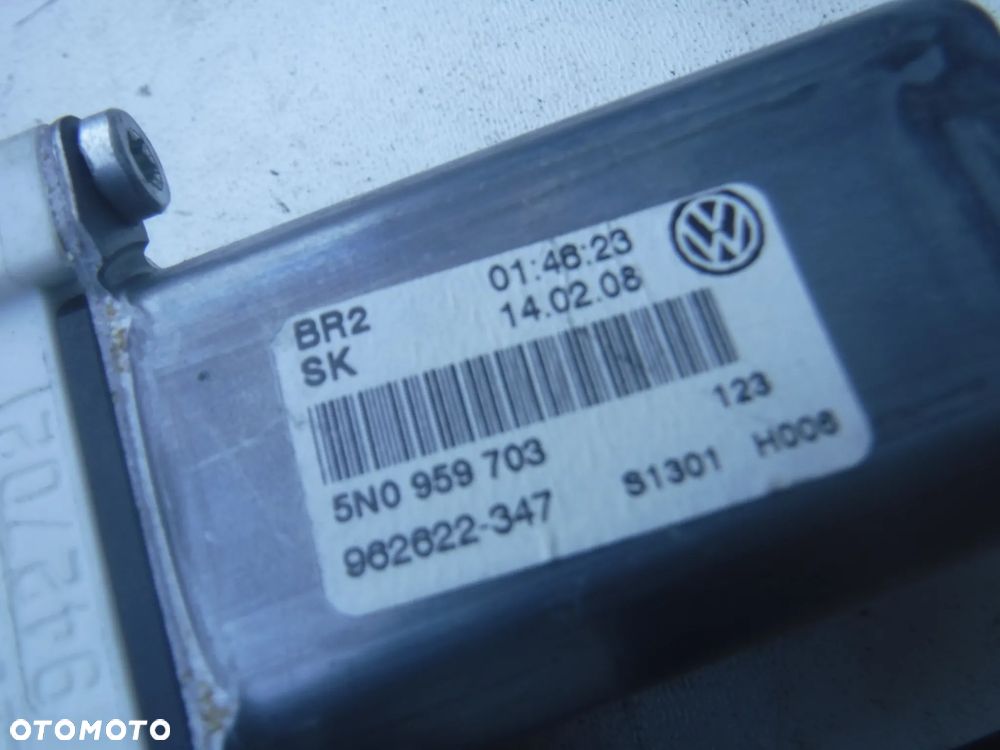 Vw Tiguan Skoda Seat Golf Passat B6  silniczek tyl szyby 5N0959703 1K0959794E   5N0959704B 1K0959795AA 5N0959703B 1K0959794AA 5N0959704 1K0959795E - 2