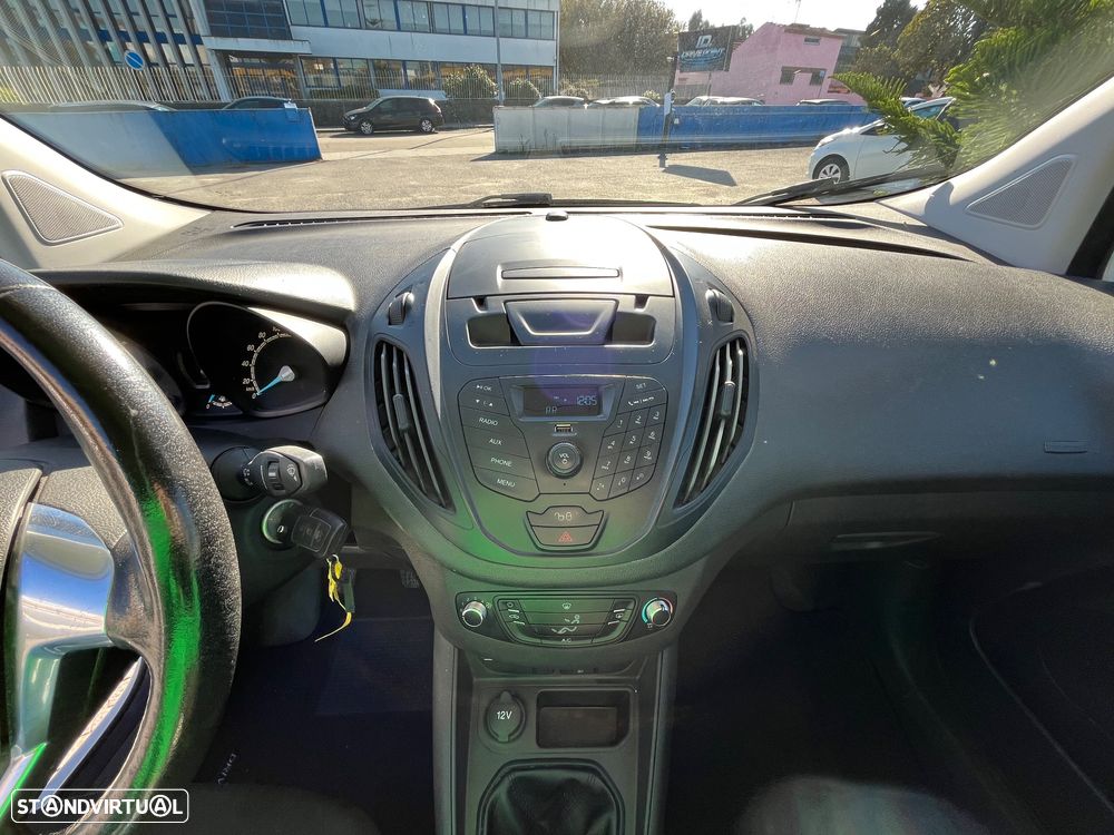 Ford Transit Courier - 34