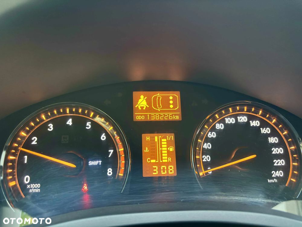 Toyota Avensis 2.0 Sol - 12