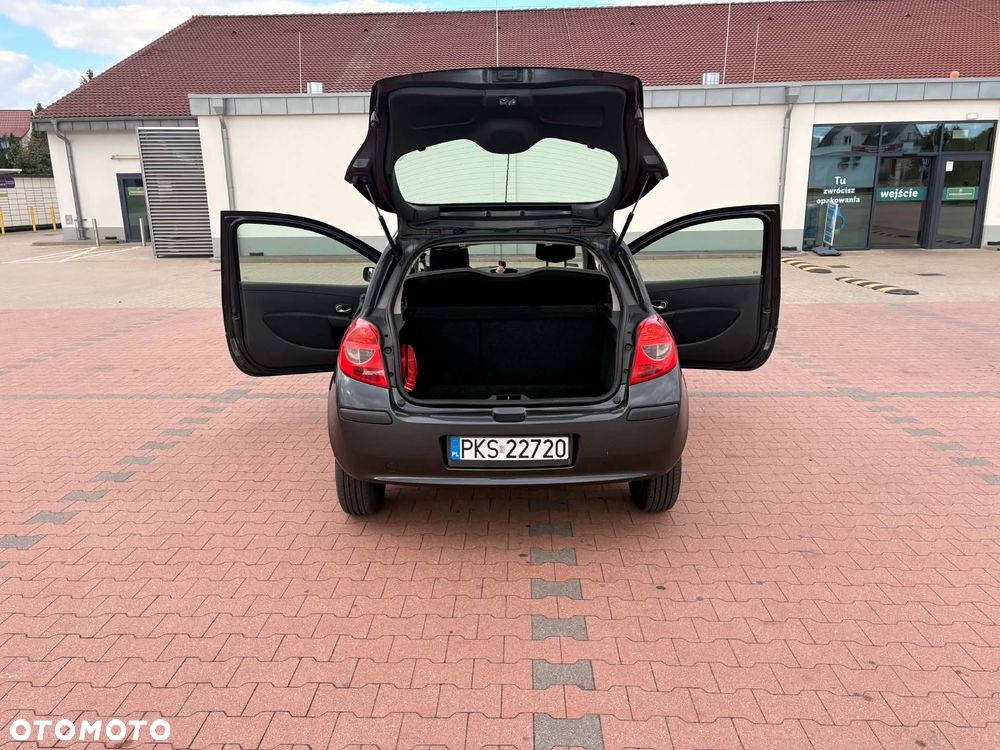 Renault Clio - 23