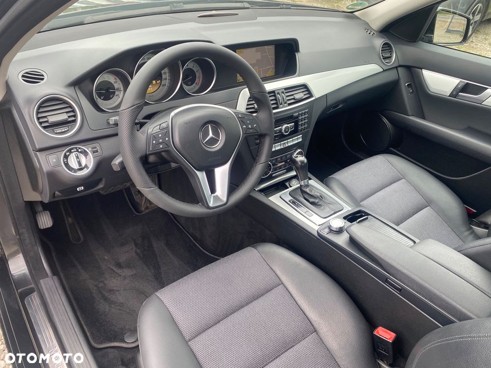Mercedes-Benz Klasa C 180 CGI Automatik BlueEFFICIENCY Avantgarde - 19