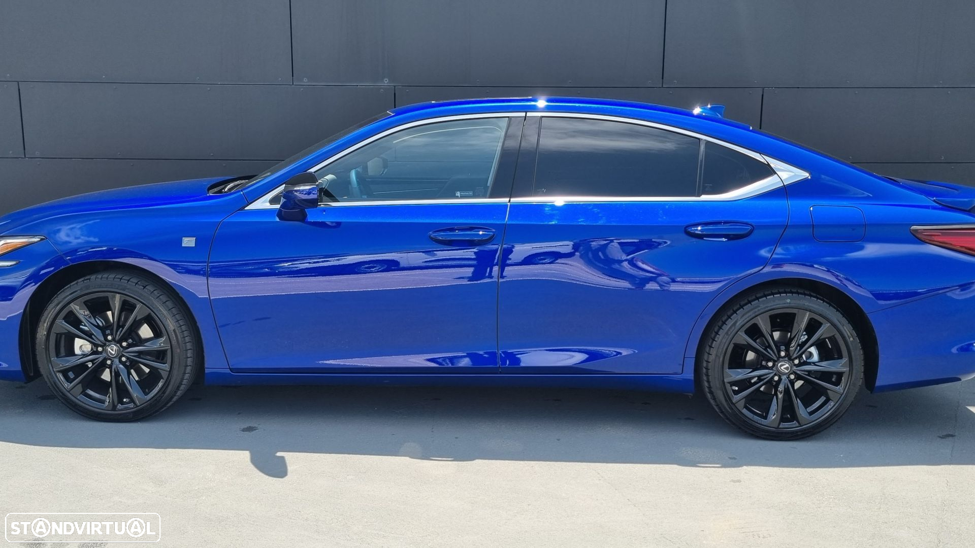 Lexus ES 300h Sport - 2