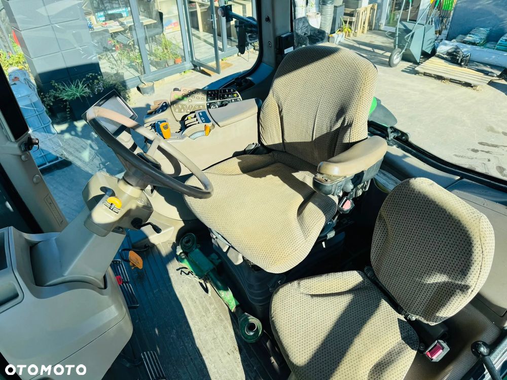 John Deere 8260R - 11