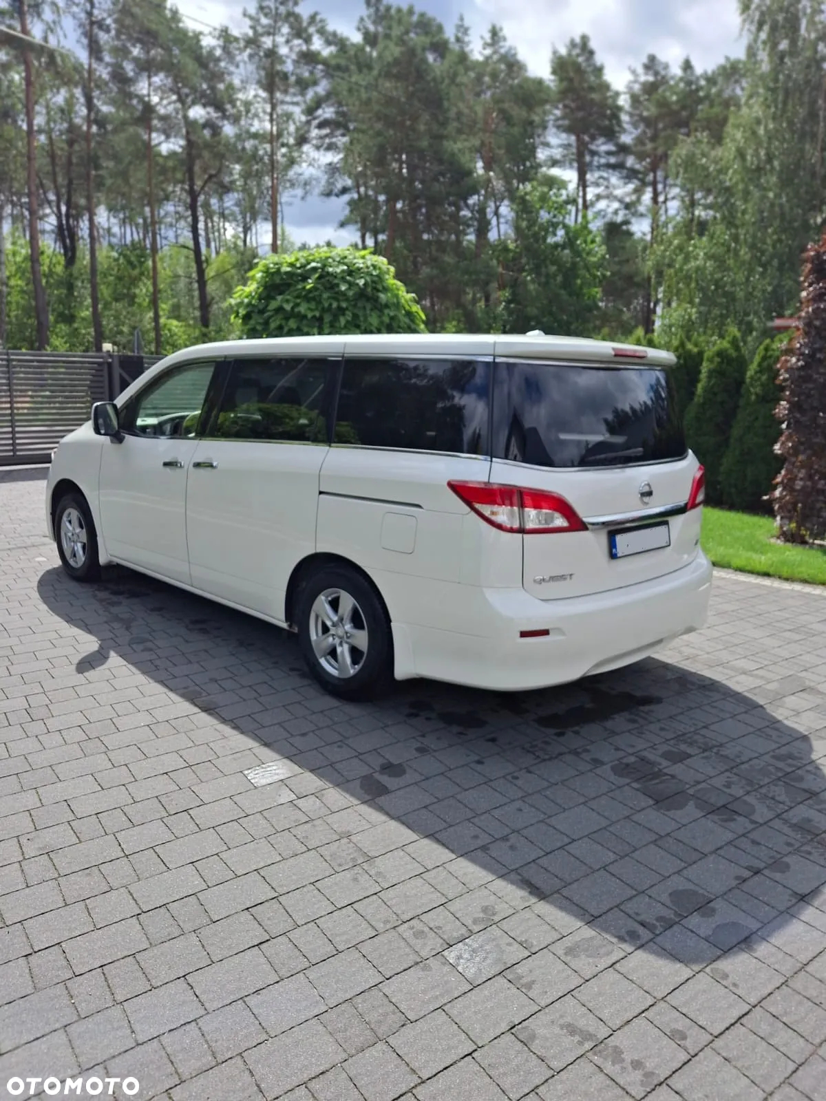 Nissan Quest - 4
