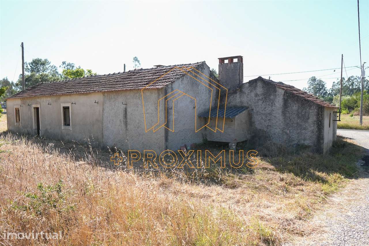 Moradia T2 p/ reconstrução em Ferreira a Nova - Grande imagem: 2/40