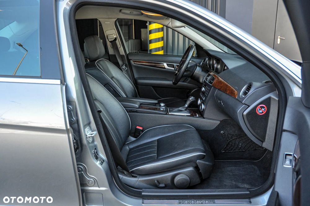 Mercedes-Benz Klasa C 350 BlueEff 4-Matic Elegance - 11