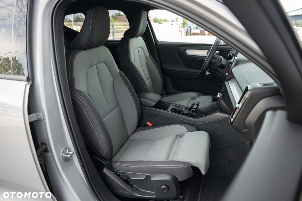 Volvo XC 40 B3 Plus Bright - 24