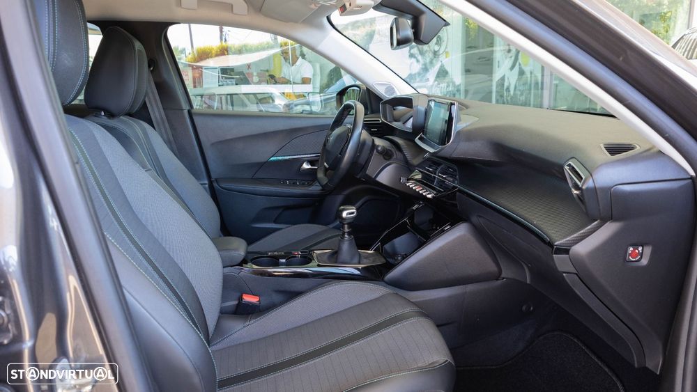 Peugeot 2008 1.2 PureTech Allure - 12