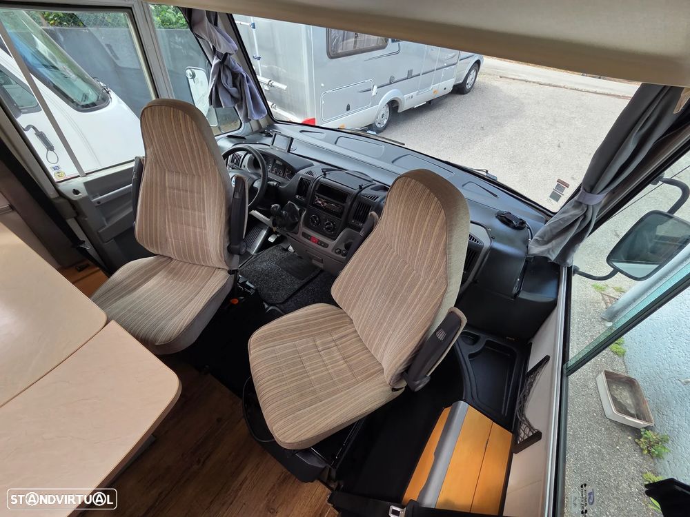 Pilote Aventura 730G Cama Central Frigo Grande - 24