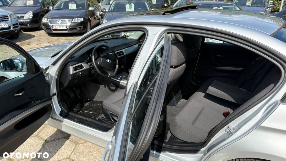 BMW Seria 3 318i - 32