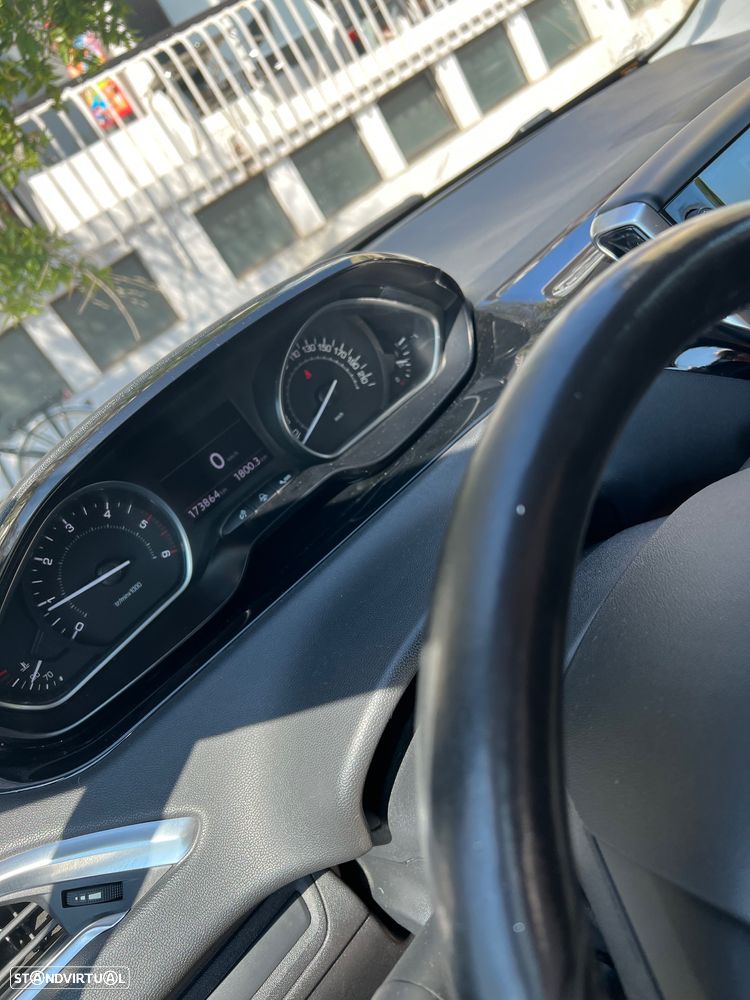 Peugeot 208 1.6 e-HDi Allure - 4