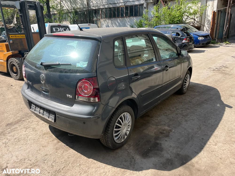 Dezmembrez VW Volkswagen Polo 9N facelift 2007 1,4 TDI gri-albastru - 2