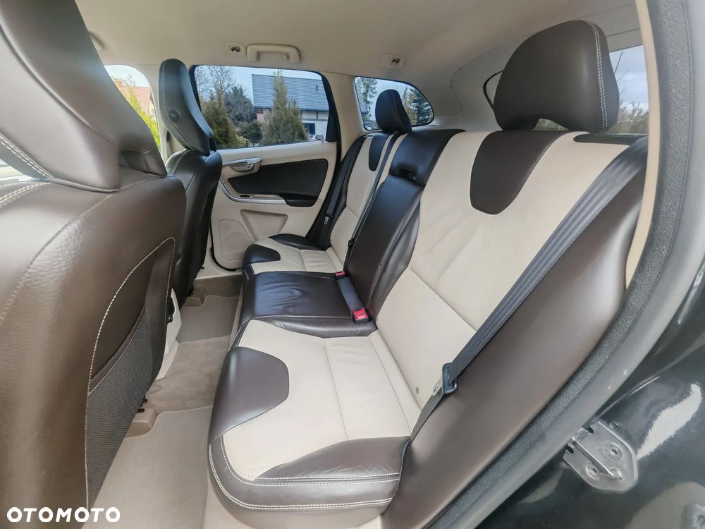 Volvo XC 60 D5 AWD Summum - 14