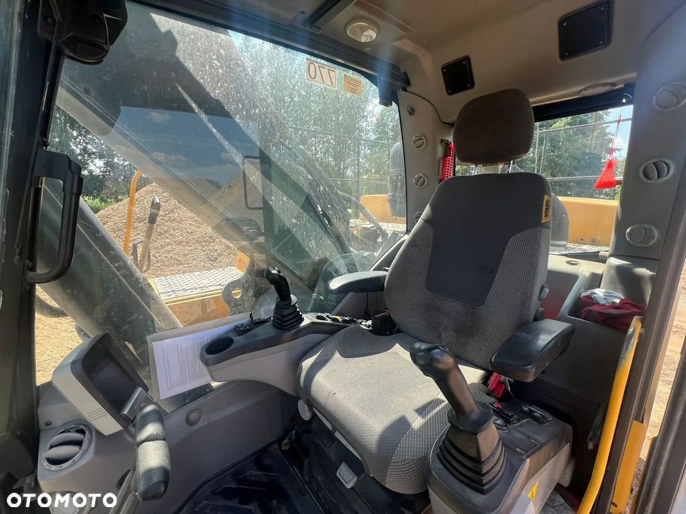 Volvo EC300DL - 16