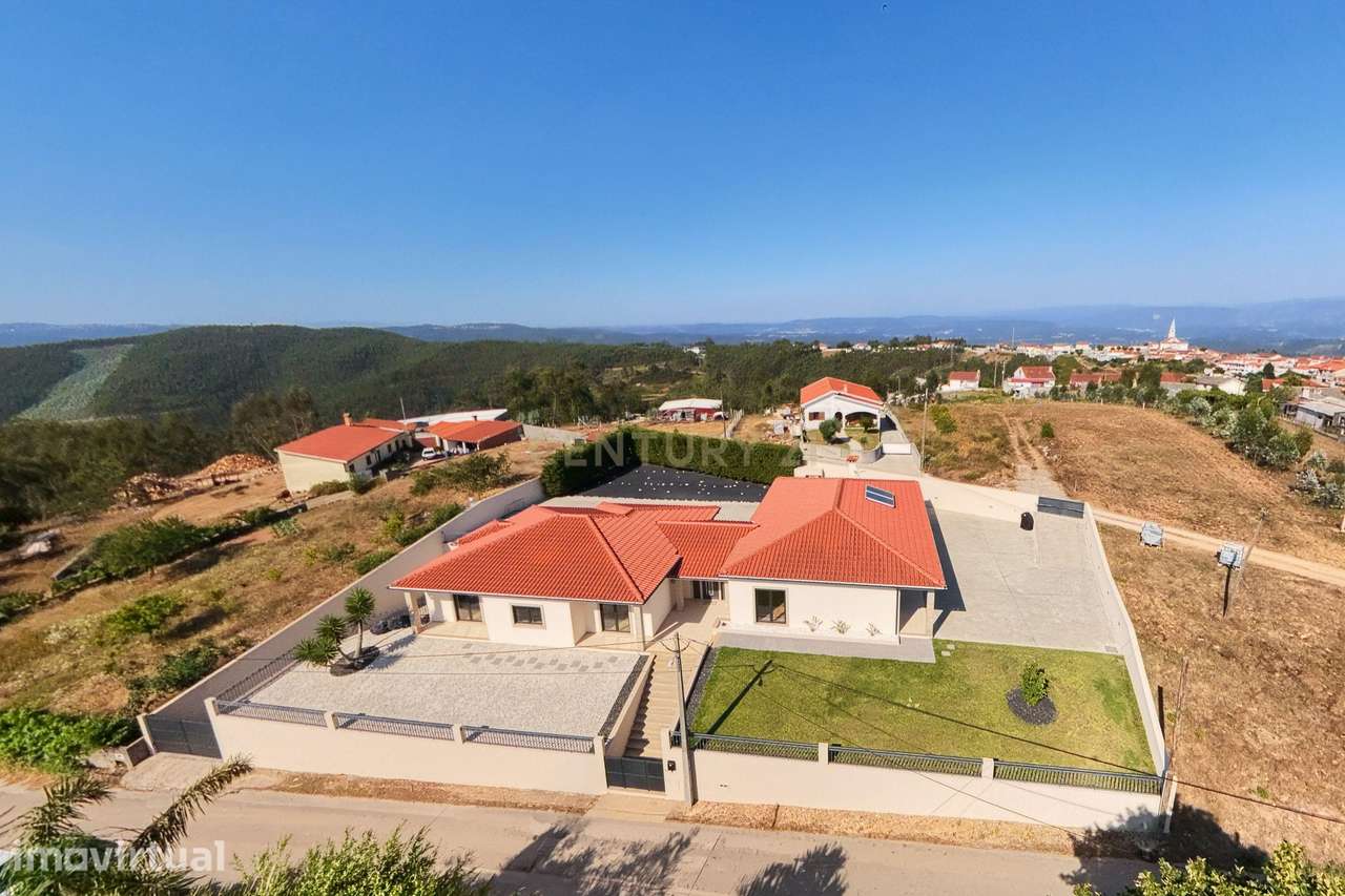 Moradia T4+1 térrea em estado novo com varanda coberta, jardim, vistas - Grande imagem: 5/60