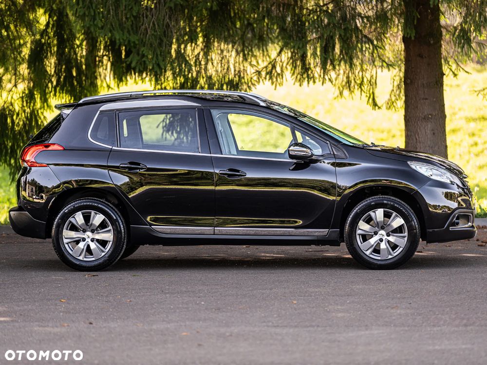 Peugeot 2008 1.2 Pure Tech Allure S&S - 6