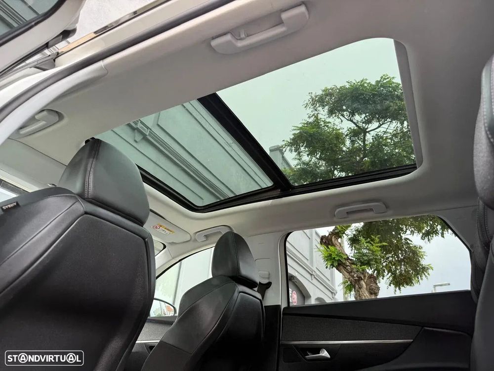 Peugeot 5008 1.5 BlueHDi Allure EAT8 - 29