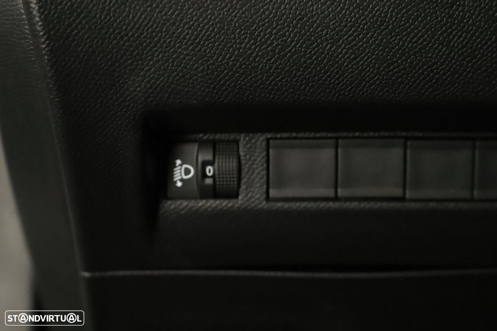 Peugeot 2008 1.2 PureTech Allure - 19