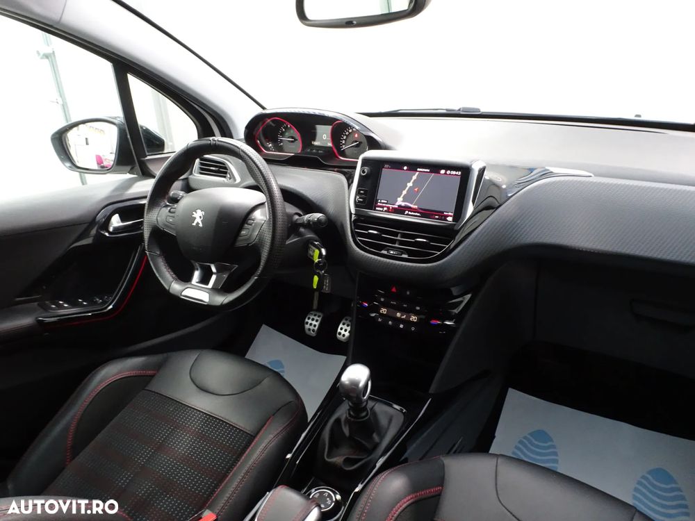 Peugeot 2008 1.2 L PureTech STT GT Line - 5