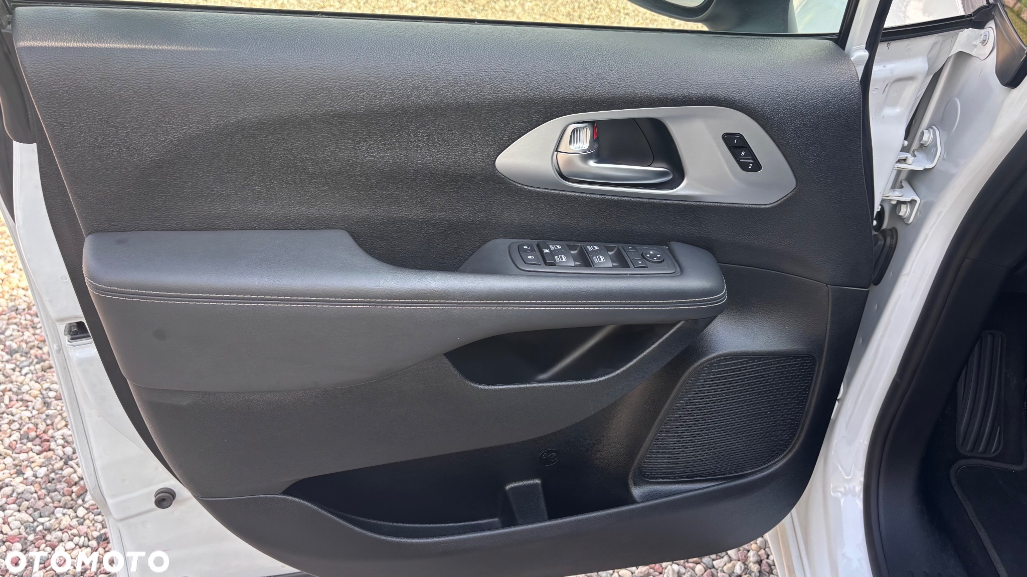 Chrysler Pacifica - 13