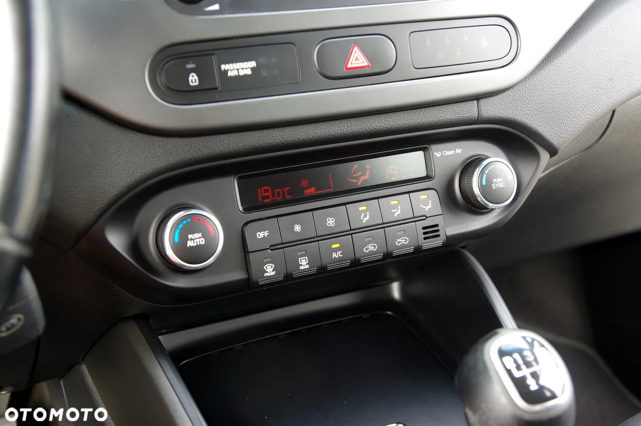 Kia Carens 1.7 CRDi XL 7os - 37