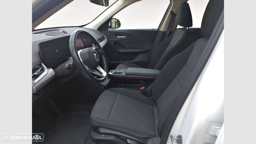 BMW iX1 xDrive30 — fotografia 3