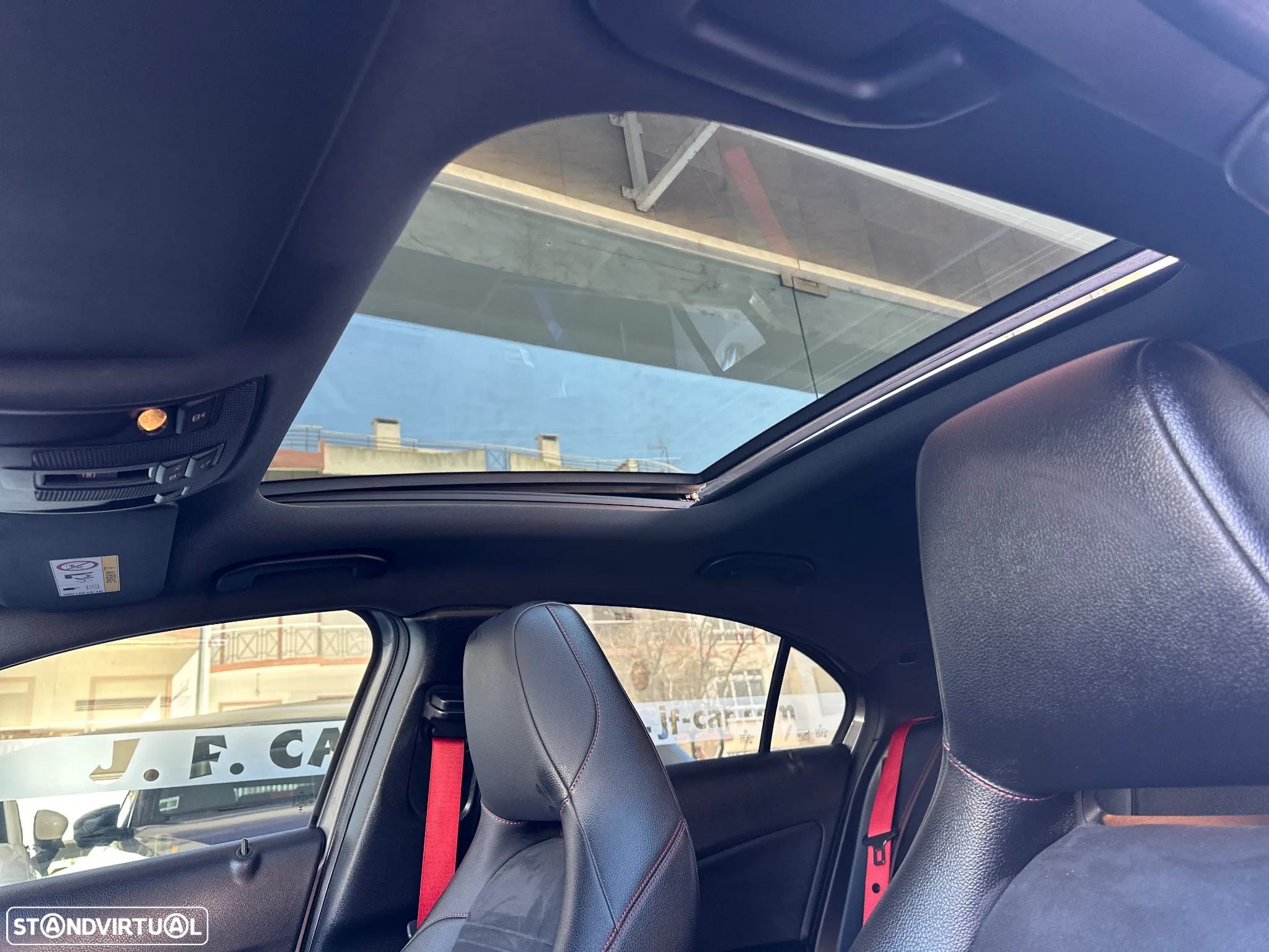 Mercedes-Benz A 45 AMG 4Matic Speedshift 7G-DCT - 35