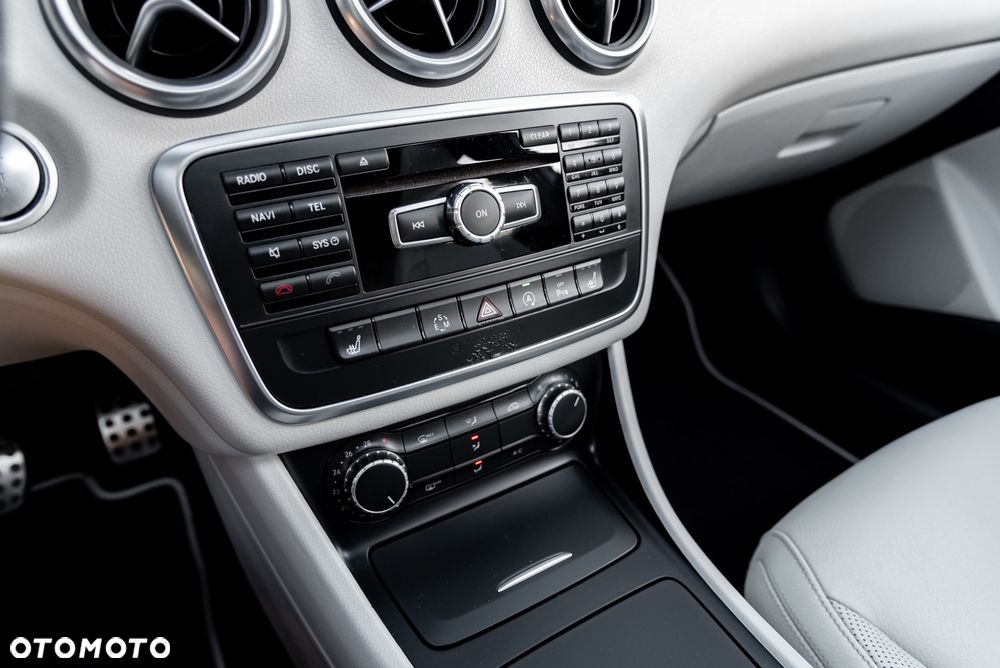 Mercedes-Benz Klasa A 250 4Matic 7G-DCT AMG Line - 32