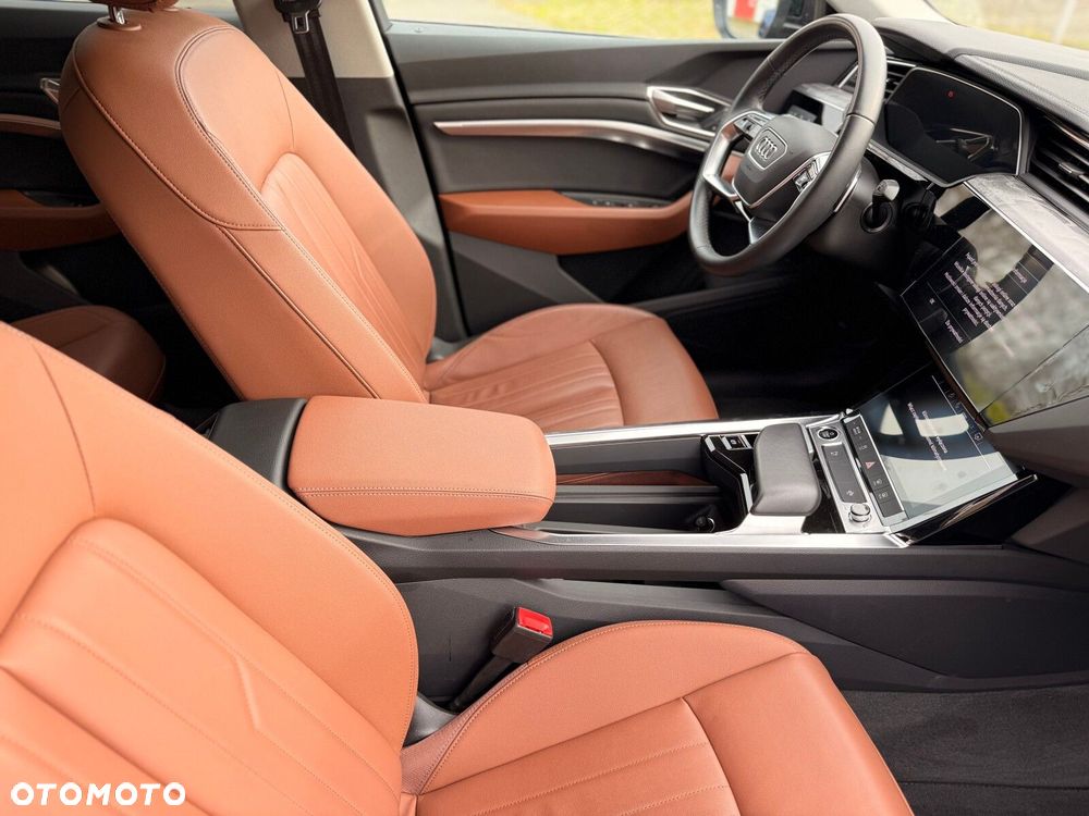 Audi Q8 Sportback e-tron - 24