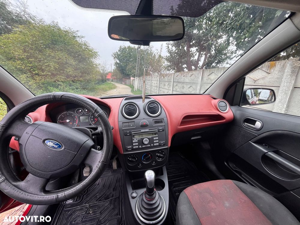 Ford Fiesta 1.6 TDCI Ghia - 8