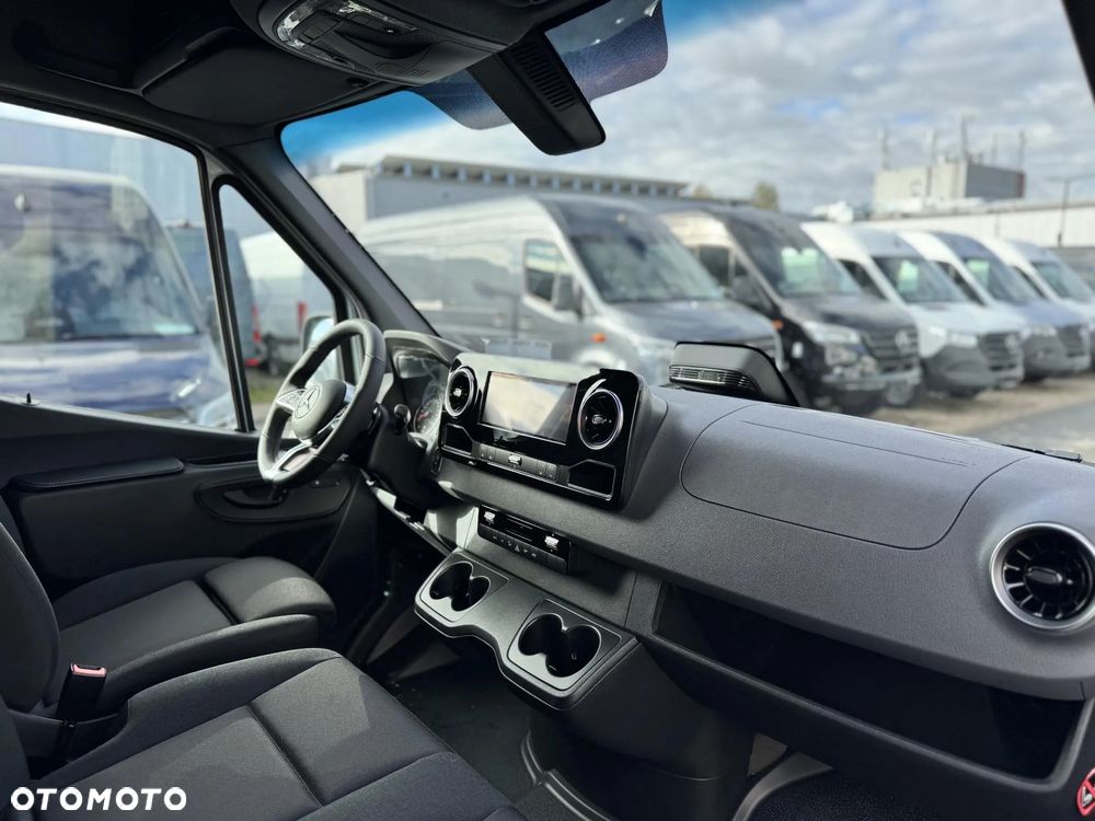 Mercedes-Benz Sprinter - 15