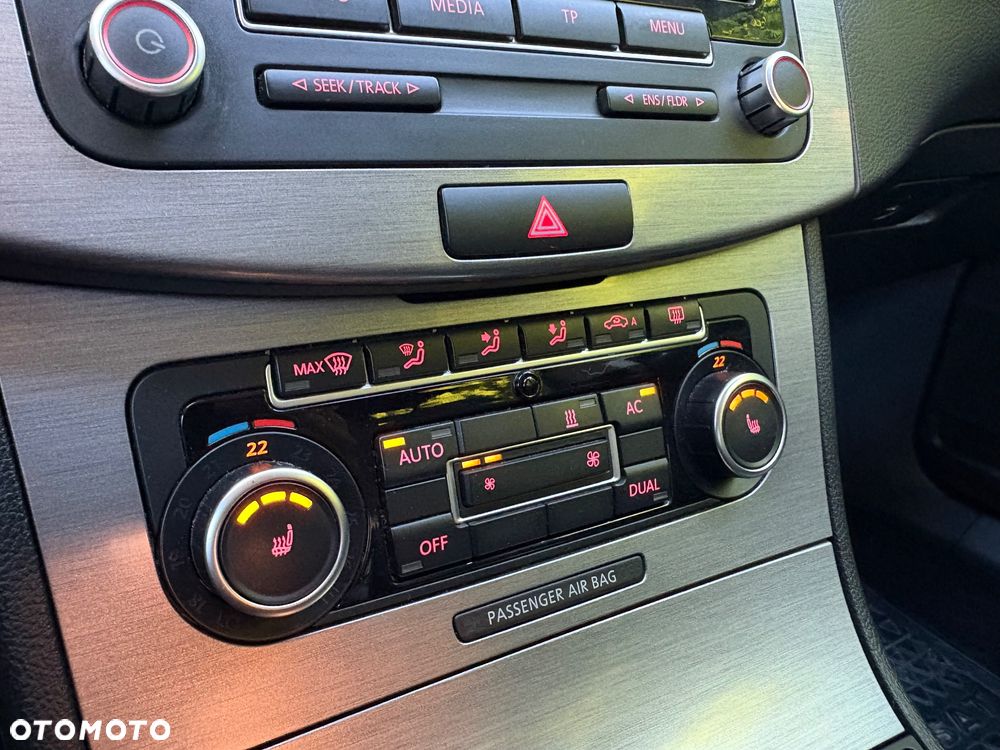 Volkswagen Passat 2.0 TDI Comfortline DSG - 14