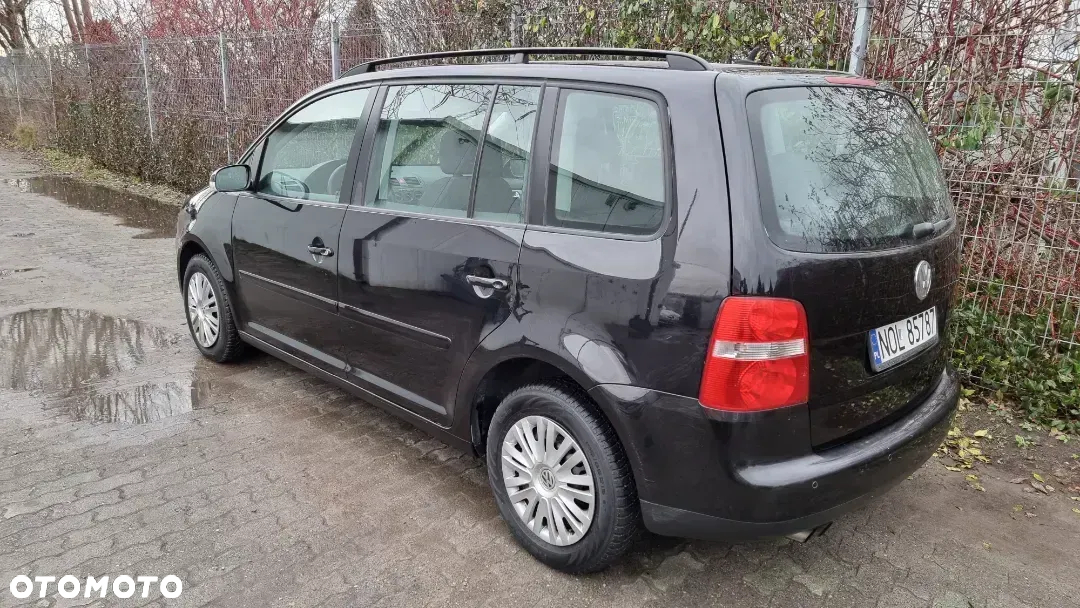 Volkswagen Touran 2.0 FSI Highline Tiptr - 6
