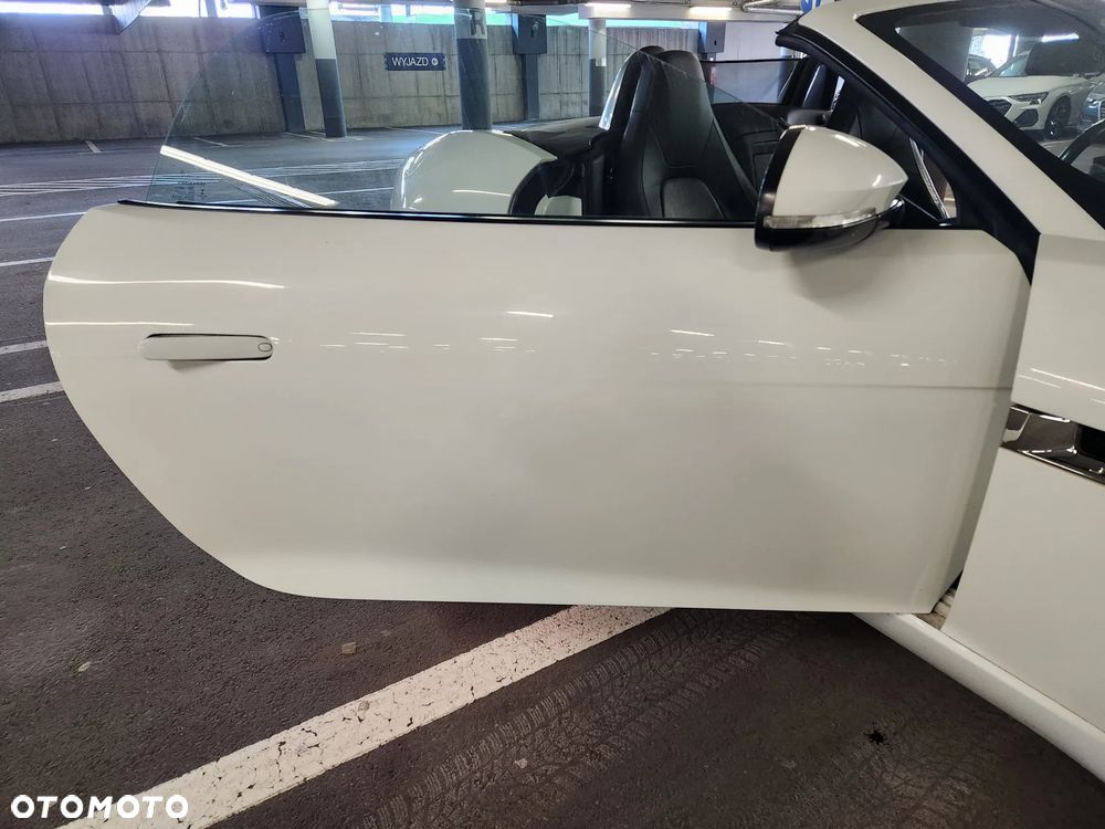 Jaguar F-Type Chequered Flag - 17