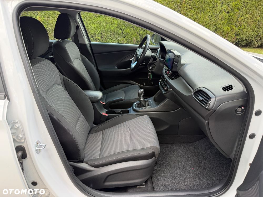 Hyundai i30 blue Kombi 1.4 Trend - 26