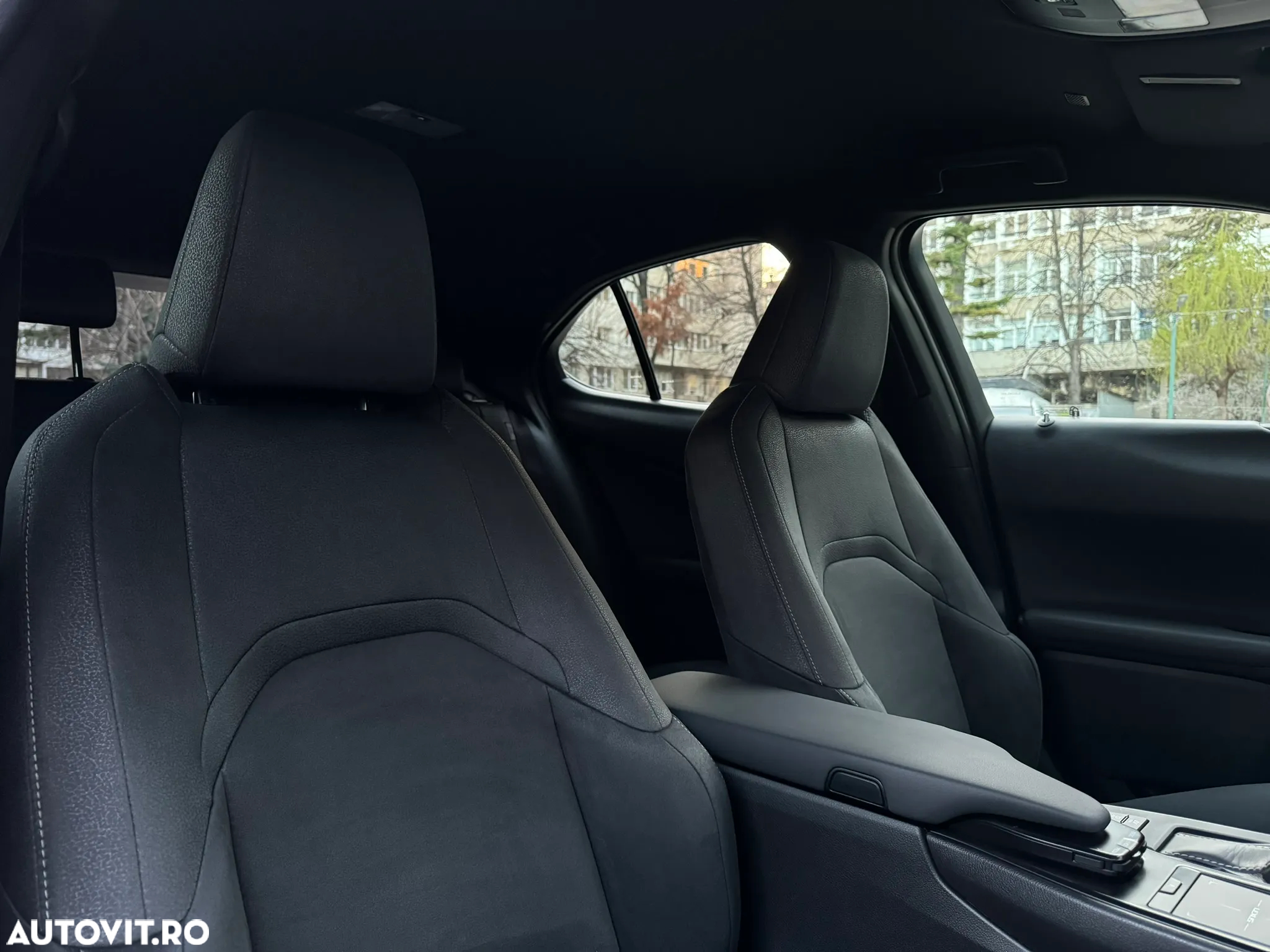 Lexus UX 250h 2.0L HEV 20H- (178 HP) 4X2 CVT Executive - 14