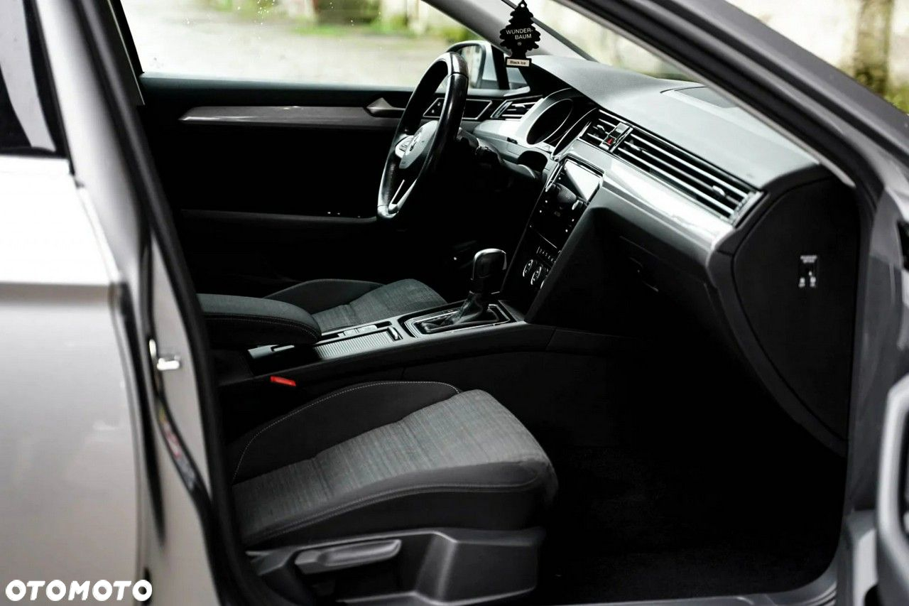 Volkswagen Passat - 32