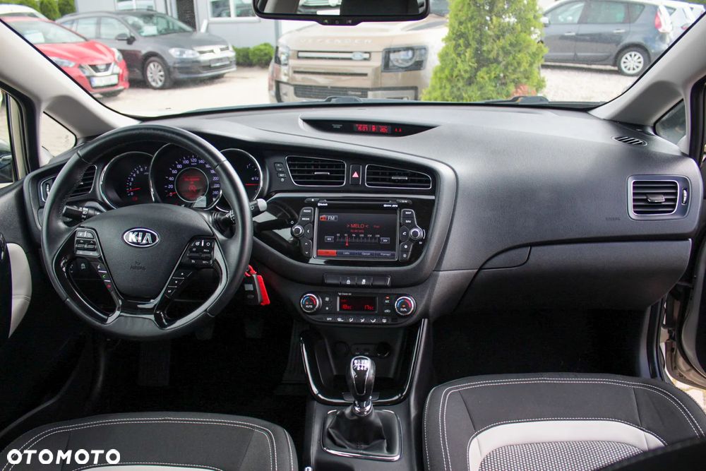 Kia Ceed 1.6 GDI Dream Team Edition - 11