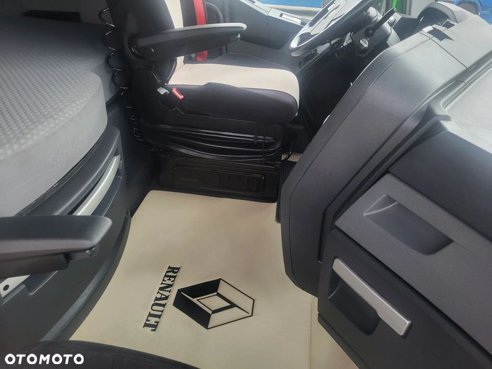 Renault - 12