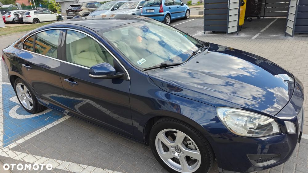 Volvo S60 T4 Momentum - 1