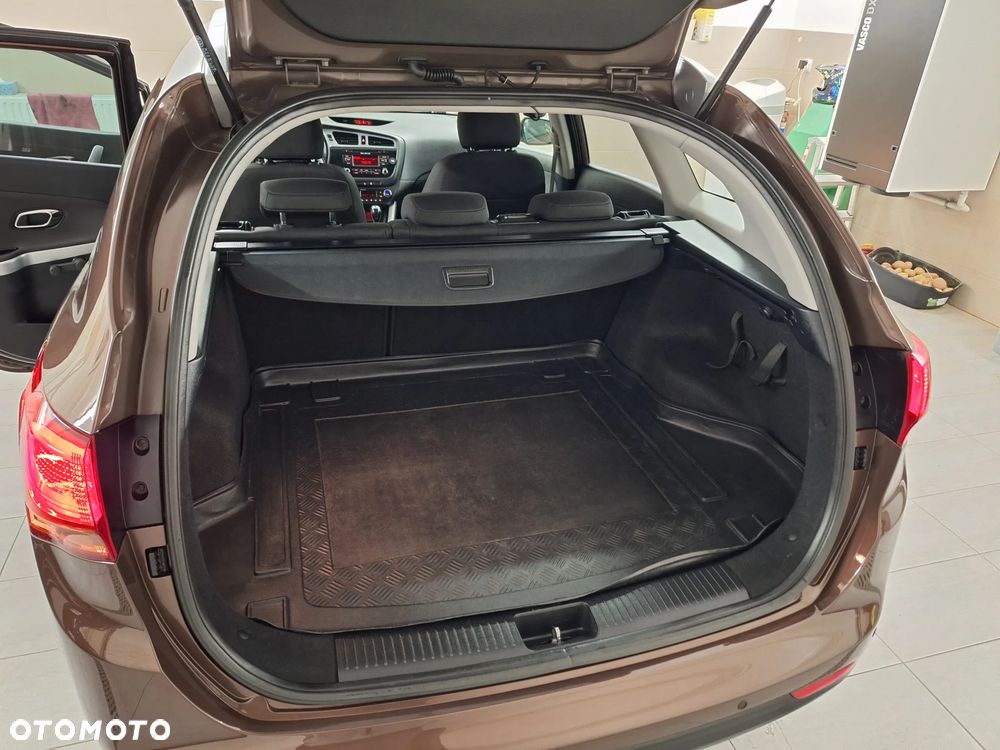 Kia Ceed 1.6 GDI Fifa World Cup Edition - 24