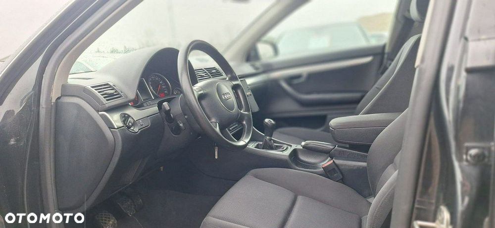 Audi A4 Limousine - 8