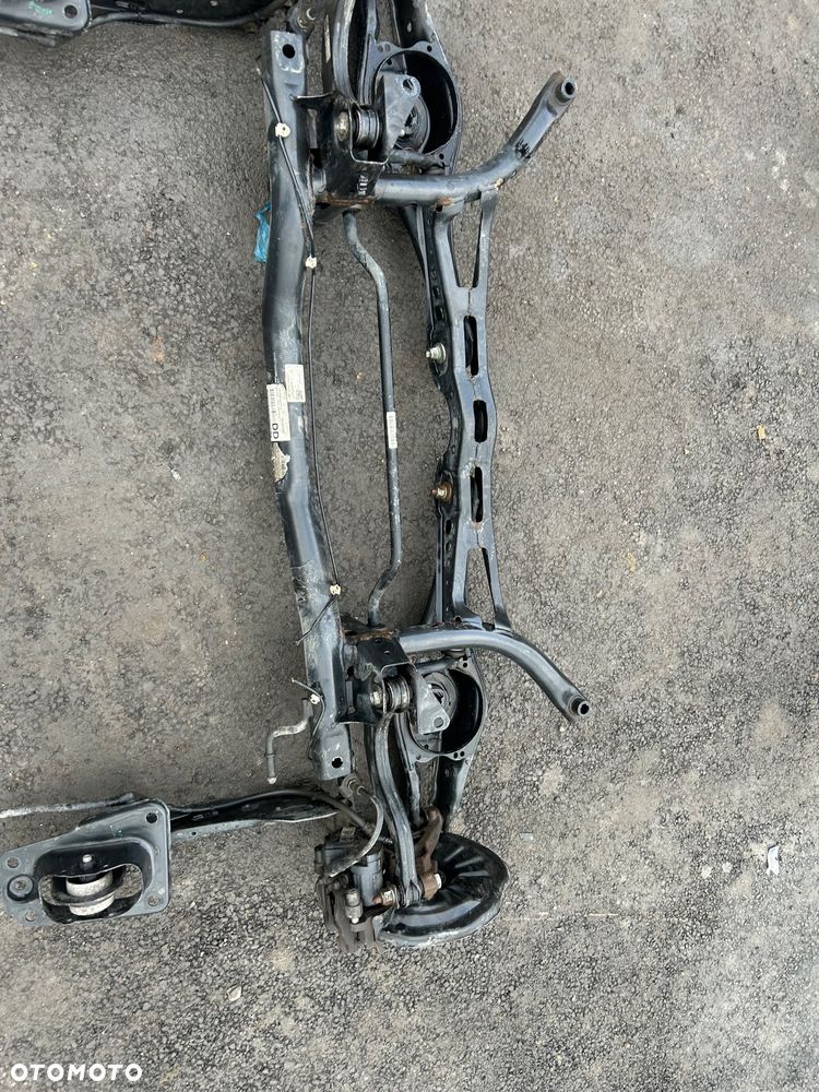 Volkswagen Sportsvan zawieszenie tylne kompletne belka ośka tył zwrotnice bez rdzy - 3