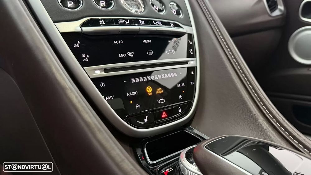 Aston Martin DB11 Coupé V8 Auto - 35